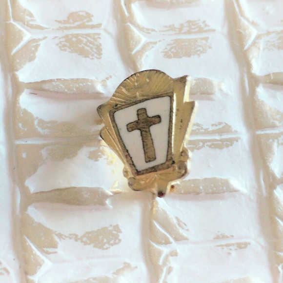 Vintage Jewelry - Tiny Cross Vintage Religious Pin Brooch
